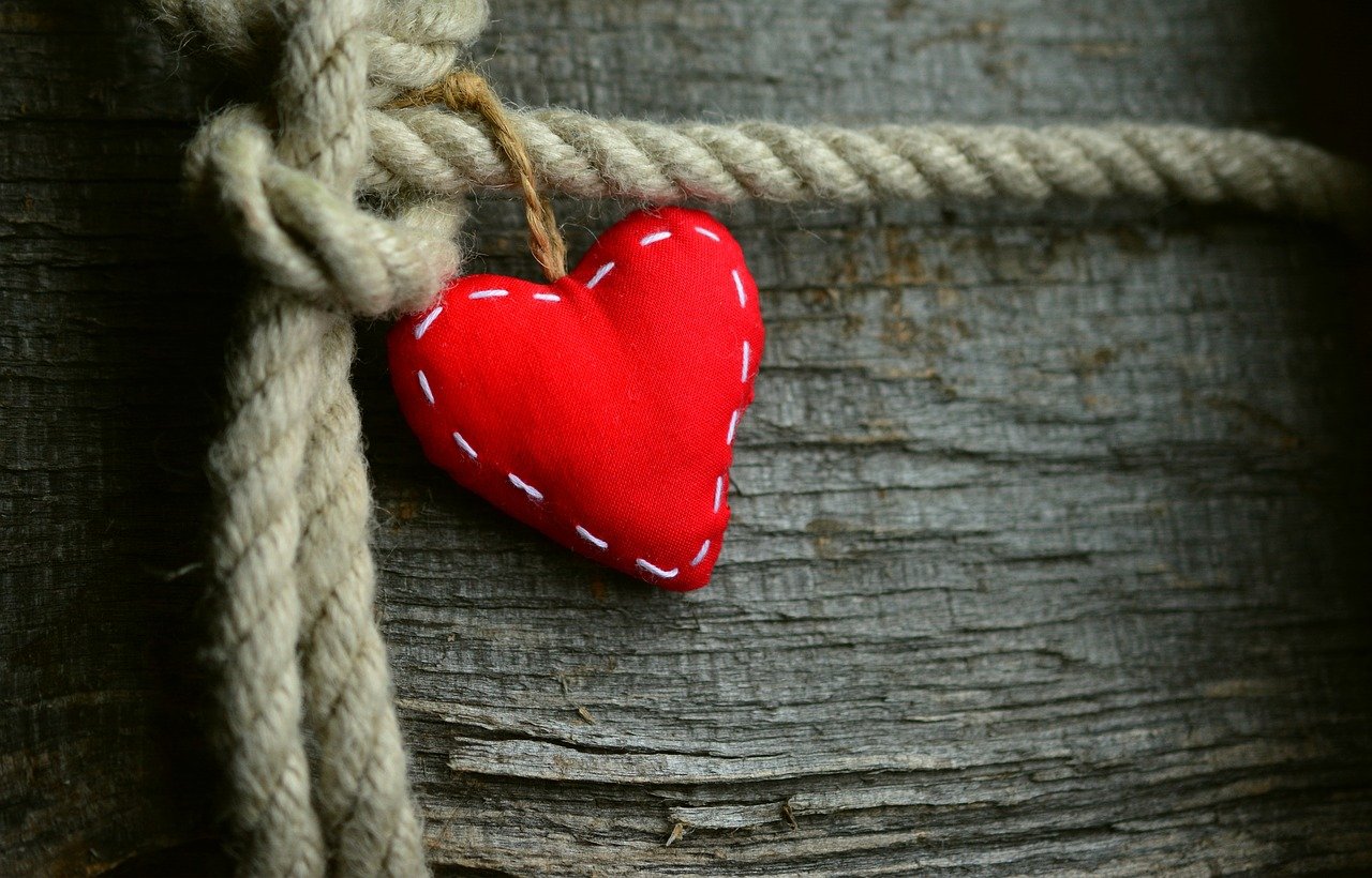 heart-g5dd36d2c9_1280